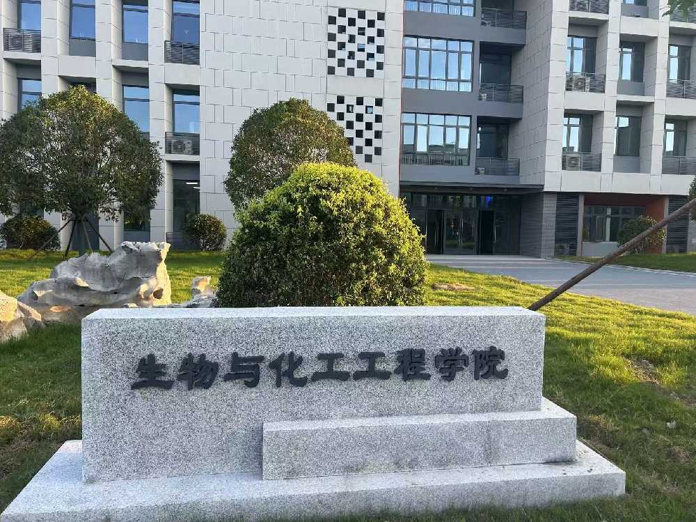 江源区扬州职业大学体育场高杆灯项目